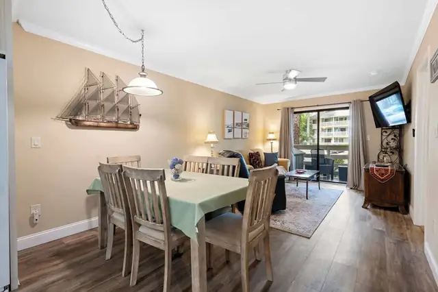 Dining area at Fiddler’s Cove 21C